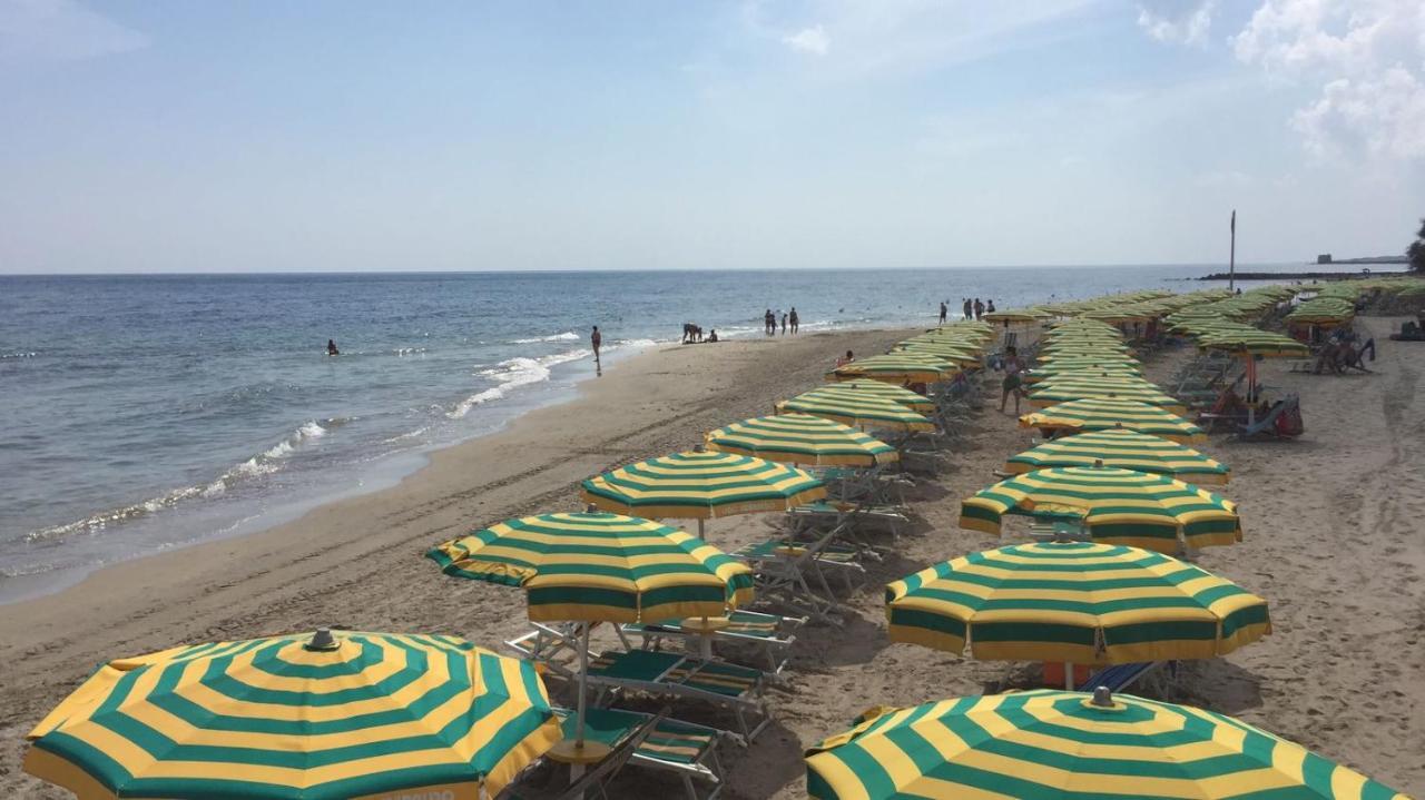 Centro Vacanze Lido Smeraldo Frigole Dış mekan fotoğraf
